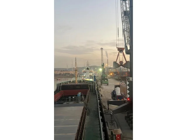M/V Gold Lucky — 3,500 mt of raw salt in bulk